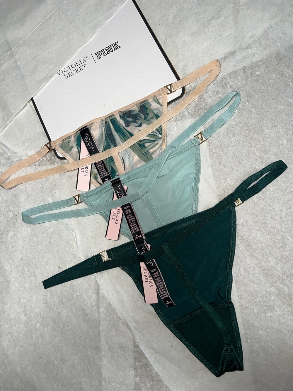 (M) 3pk Victoria's Secret V String Thongs in Beige, Mint & Forest - Picture 7 of 7